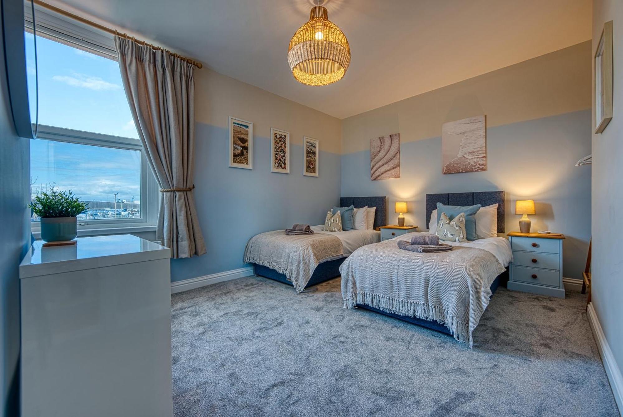 2 Bedrooms Modern, Stunning & Stylish Contractor House, Prime Portsmouth Location With Free Parking Permit, Summer Special Offer!! - By Blue Puffin Stays 外观 照片