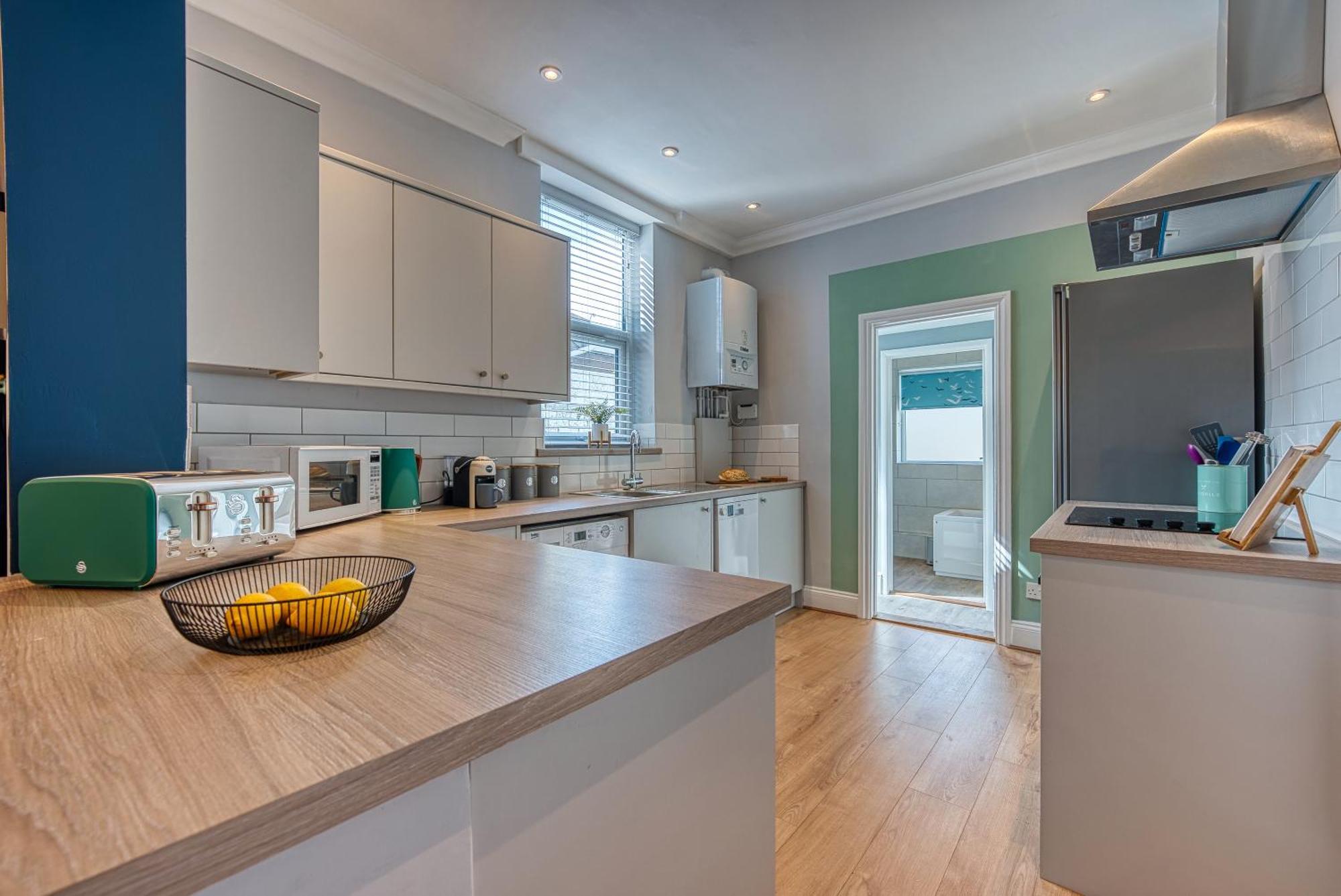 2 Bedrooms Modern, Stunning & Stylish Contractor House, Prime Portsmouth Location With Free Parking Permit, Summer Special Offer!! - By Blue Puffin Stays 外观 照片